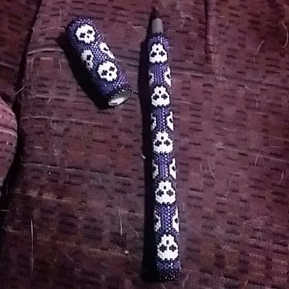 Beaded ink pen
